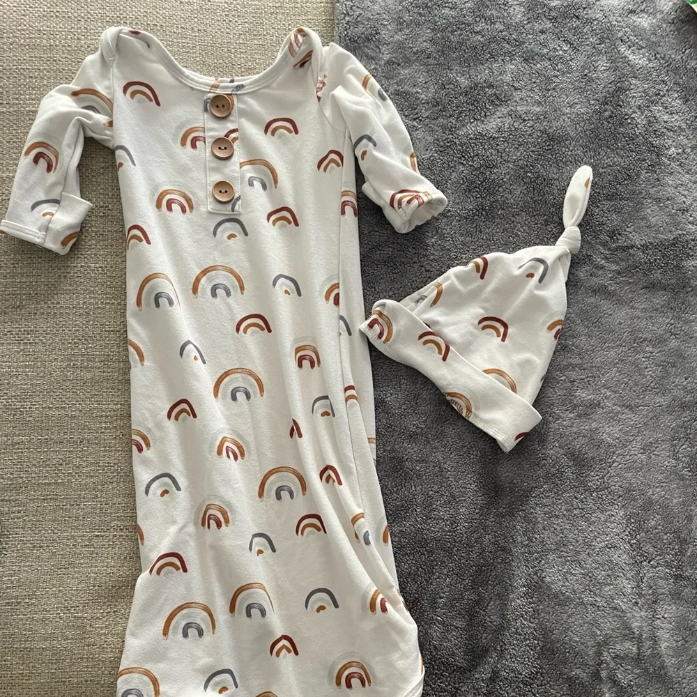Caden Lane sleep gown and hat set 0-3